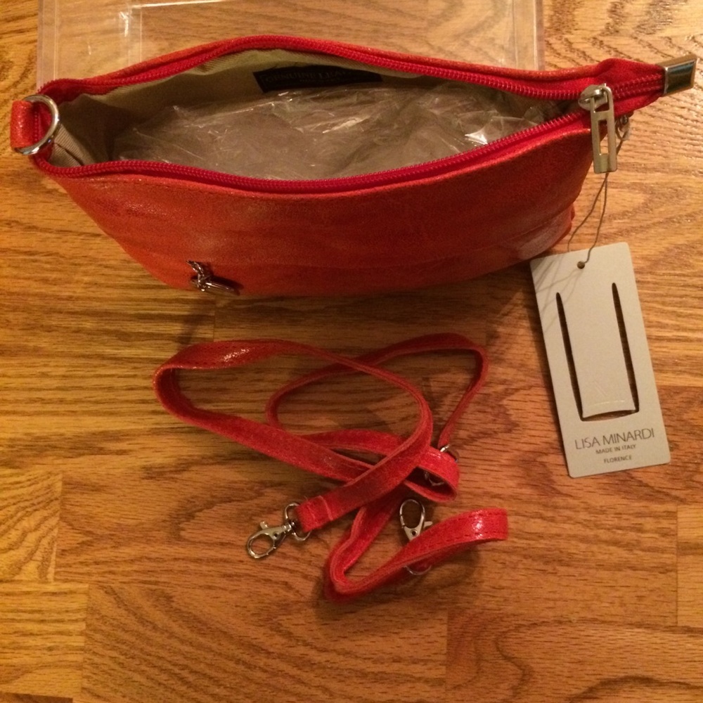 ❤️NWT Lisa Minardi Red Distressed Leather Purse❤️ - Picture 3 of 9